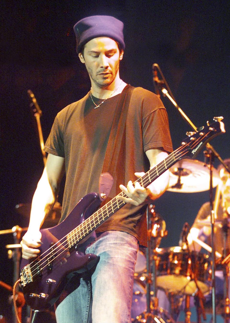 Mehr als zehn Jahre lang spielte Keanu Reeves Bass in der Grunge Band «Dogstar» und nahm zwei Alben auf.