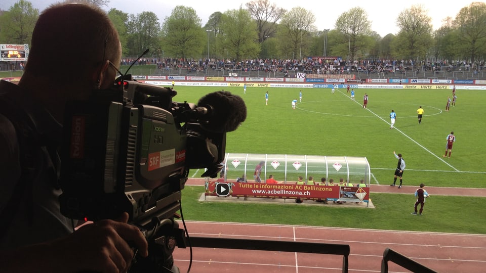 SRF-Kameramann Dominik Hofmann beim Spiel AC Bellinzona gegen Wil