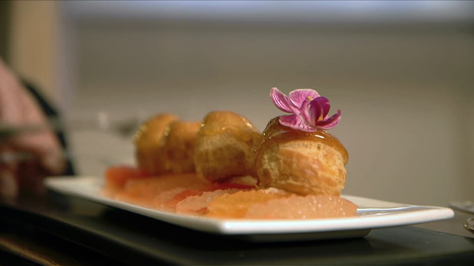 Gefüllte Profiteroles (Brandteigkugeln) mit Zitrusfrüchten