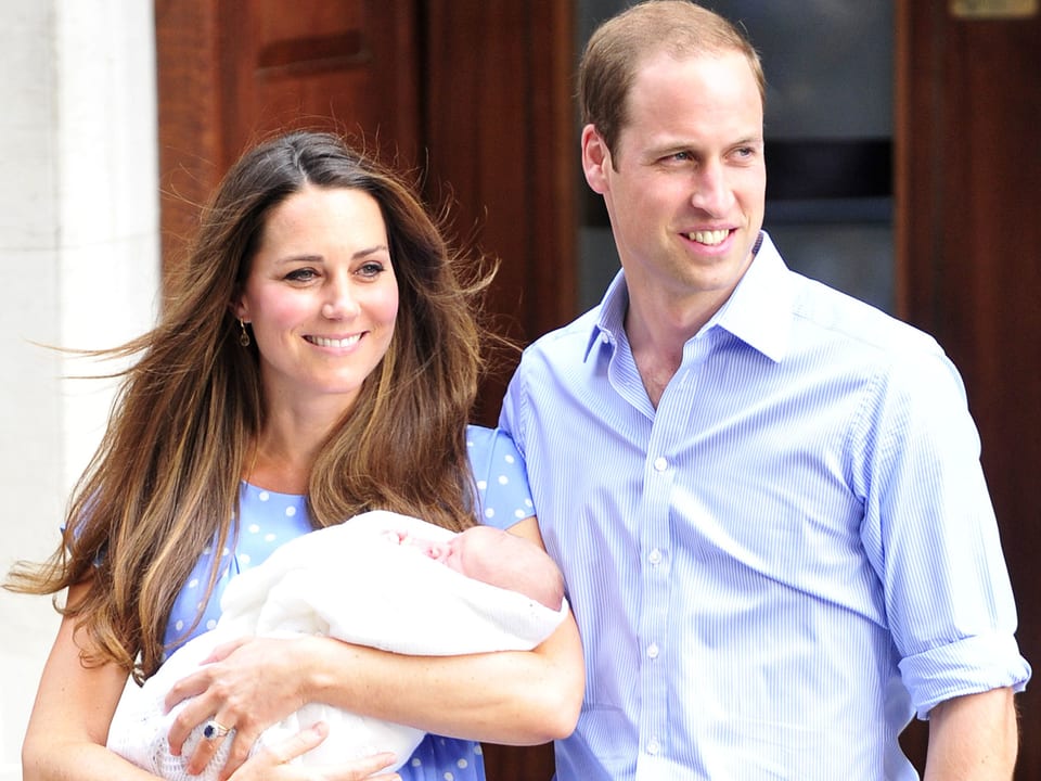 Herzogin Catherine und Prinz William posieren mit ihrem Nachwuchs. 
