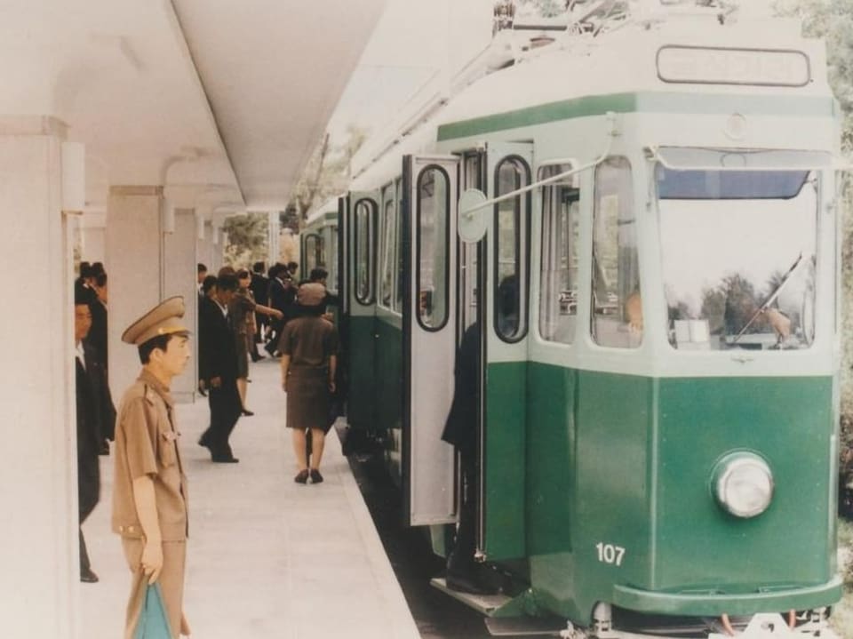 Ehemaliges Zürcher Tram in Nordkorea 1997.