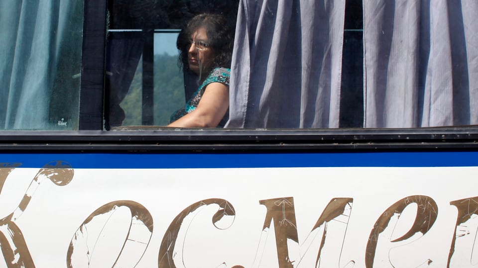 Kosovarin in einem Bus.
