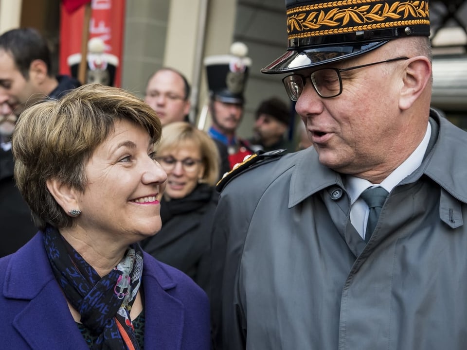 Die neue Verteidigungsministerin Viola Amherd mit Armeechef Philippe Rebord.
