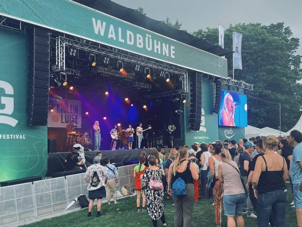 Fräulein Luise Waldbühne's band opened