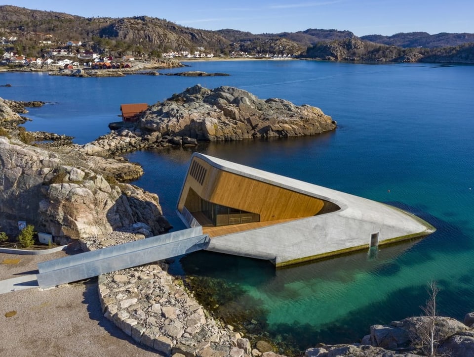 Das Restaurant «Under» in Norwegen wurde teils unter dem Meeresspiegel gebaut.