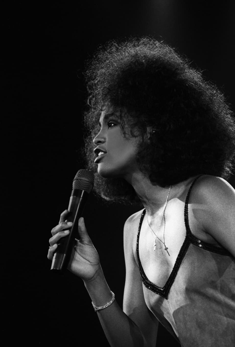 Whitney Houston mit Mikrofon
