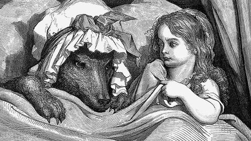 Der Wolf als Grossmutter verkleidet liegt mit Rotkäppchen unter der Bettdecke.