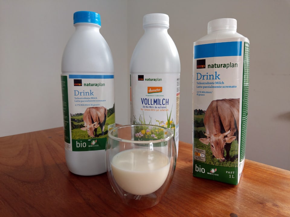 Drei Milchverpackungen
