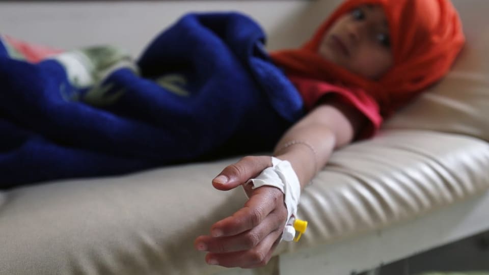 Ein Kind mit Cholera wird im Yemen behandelt, aufgenommen 2019. 