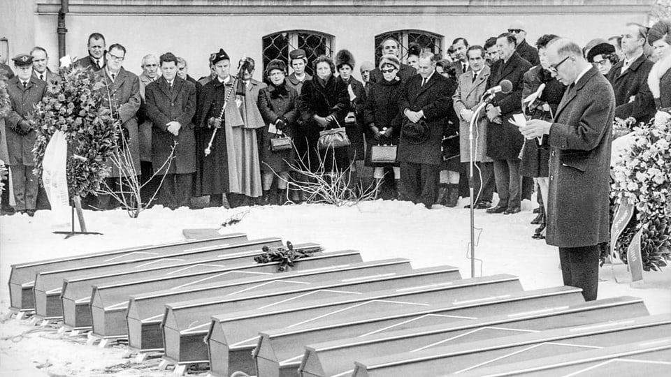 Beerdigung der Opfer nach dem Attentat von Würenlingen.
