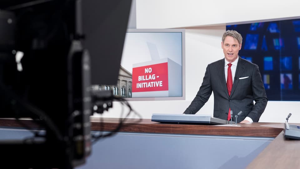 SRF-Moderator Franz Fischlin präsentiert die Tagesschau.