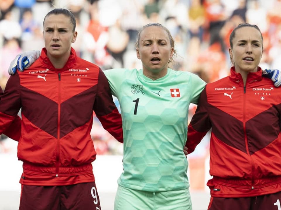 Das Schweizer Frauen-A-Nationalteam singt die Hymne