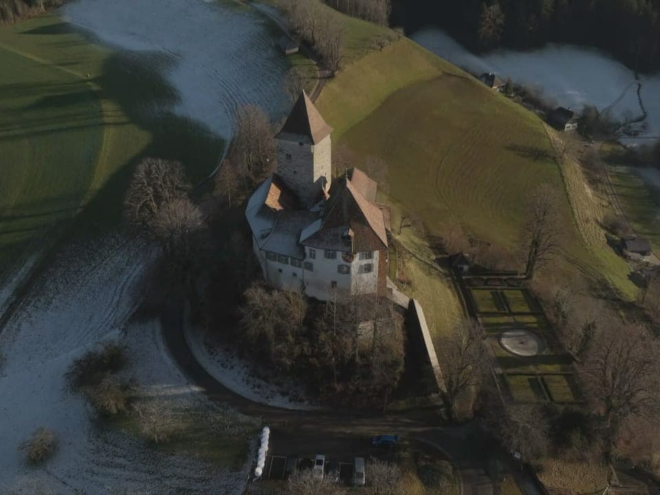 Drohnenaufnahme des Schlosses Trachselwald.