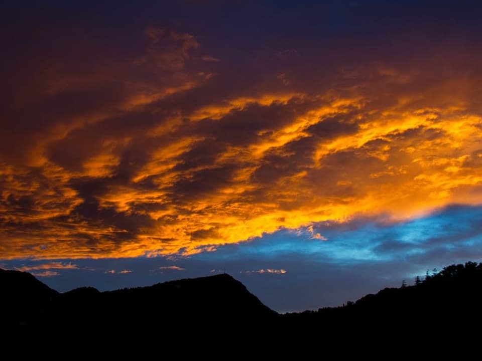 Steinen/SZ Gewitterstimmung mit roten Wolken