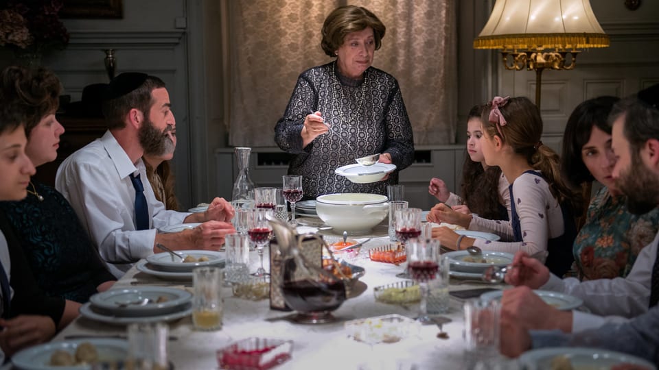 Eine jüdische Familie beim Abendessen