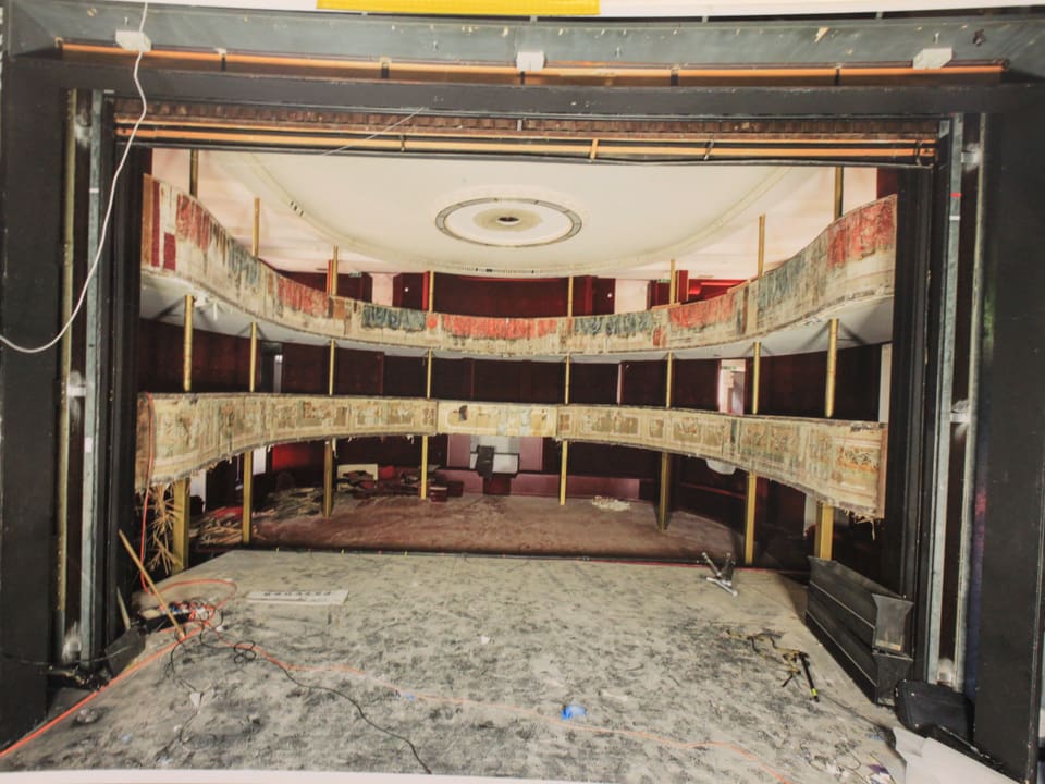 Foto des Stadttheaters Solothurn zu Beginn der Restaurationsarbeiten.