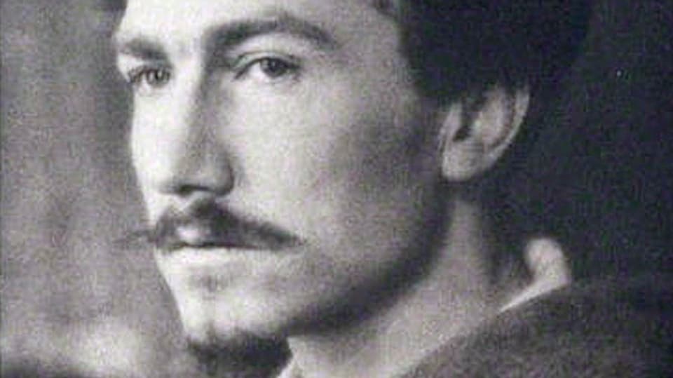Schwarzweissaufnahme des Schriftstellers Ezra Pound.