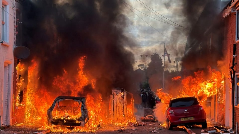 Proteste in Belfast nach Messerangriff - News - SRF