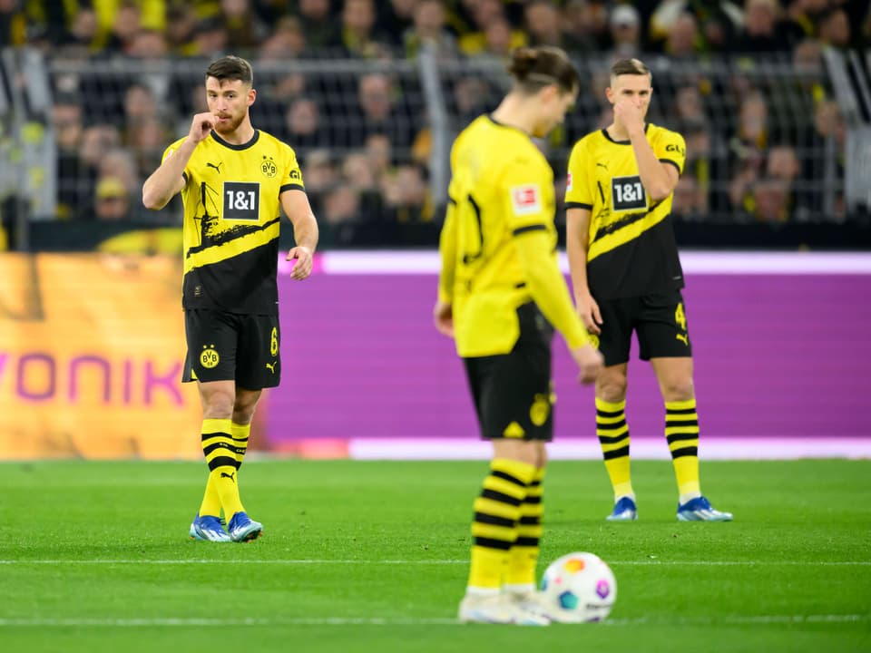 Die Dortmunder Spieler nach der Niederlage.