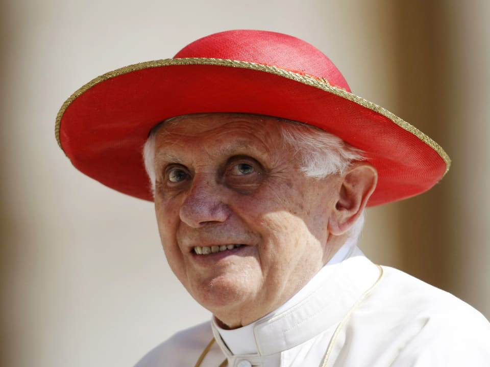 Benedikt XVI. mit einem Saturno