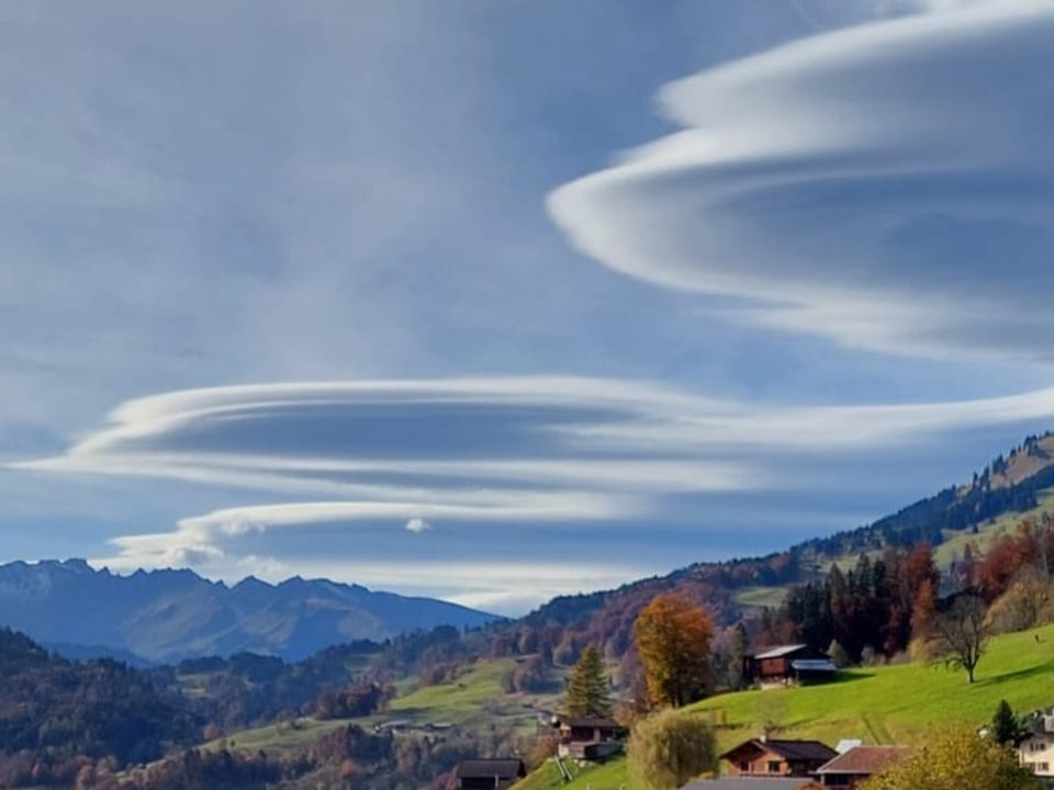 Fanas/GR Wellenförmige Wolken