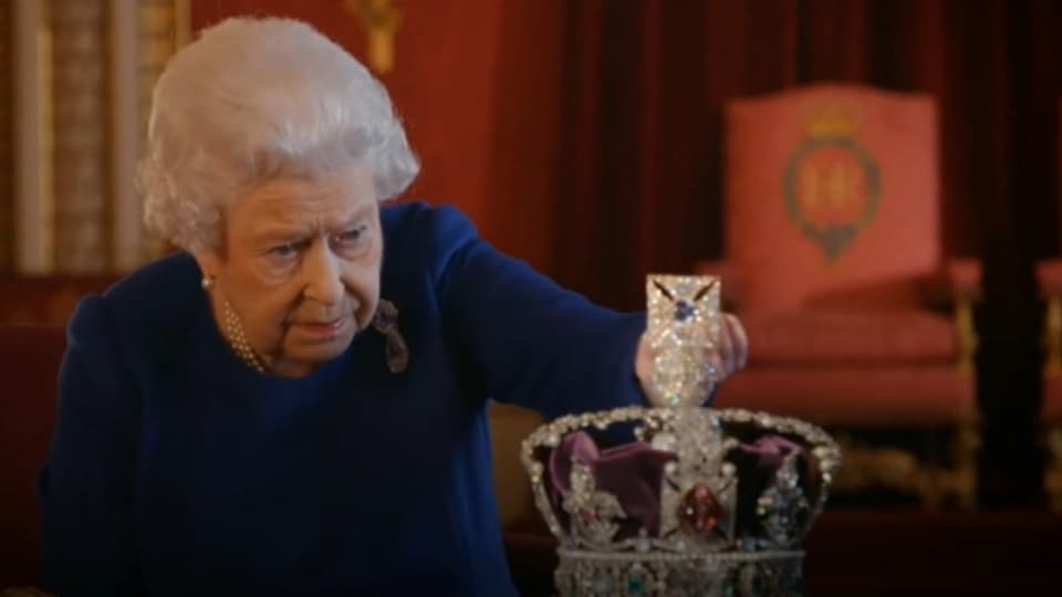 Die Krone der Queen wiegt 1,28 Kilogramm