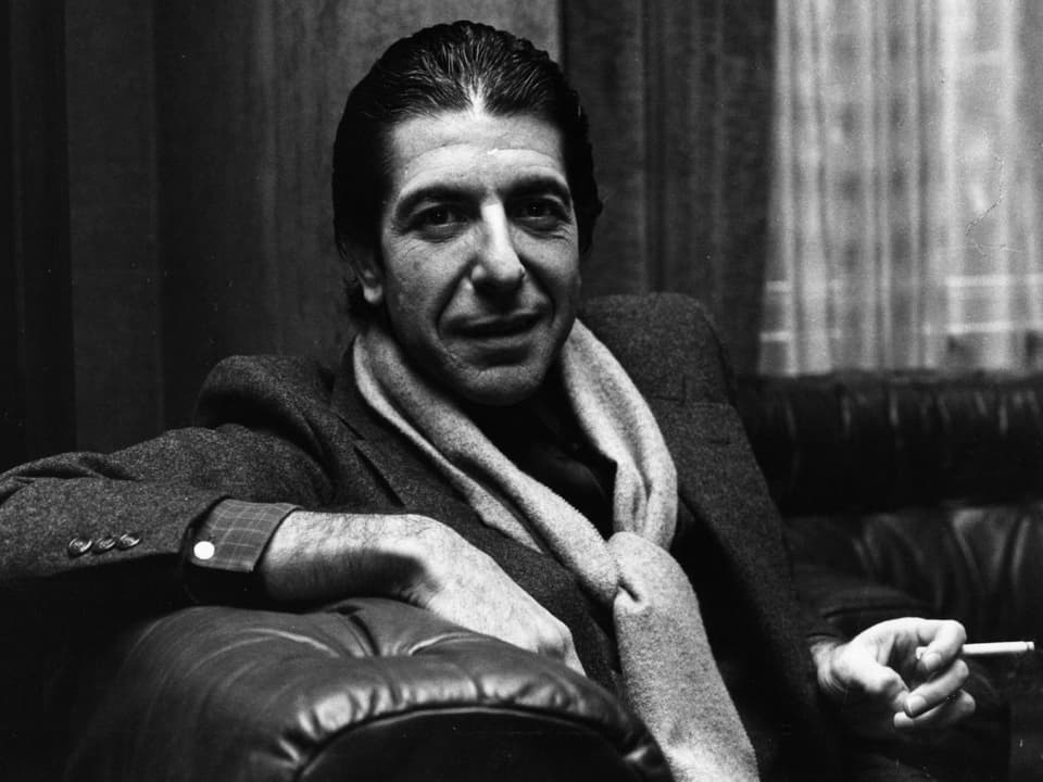 Leonard Cohen mit Zigarette.