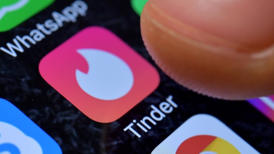 Tinder-App wird auf iPhone angewählt