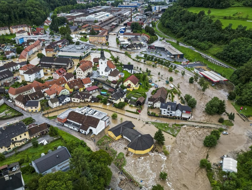 Ein überflutetes Dorf.