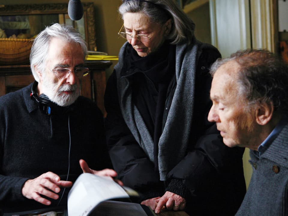 Michael Haneke mit Emmanuelle Riva und Jean Louis-Trintignant am Set von «Amour».