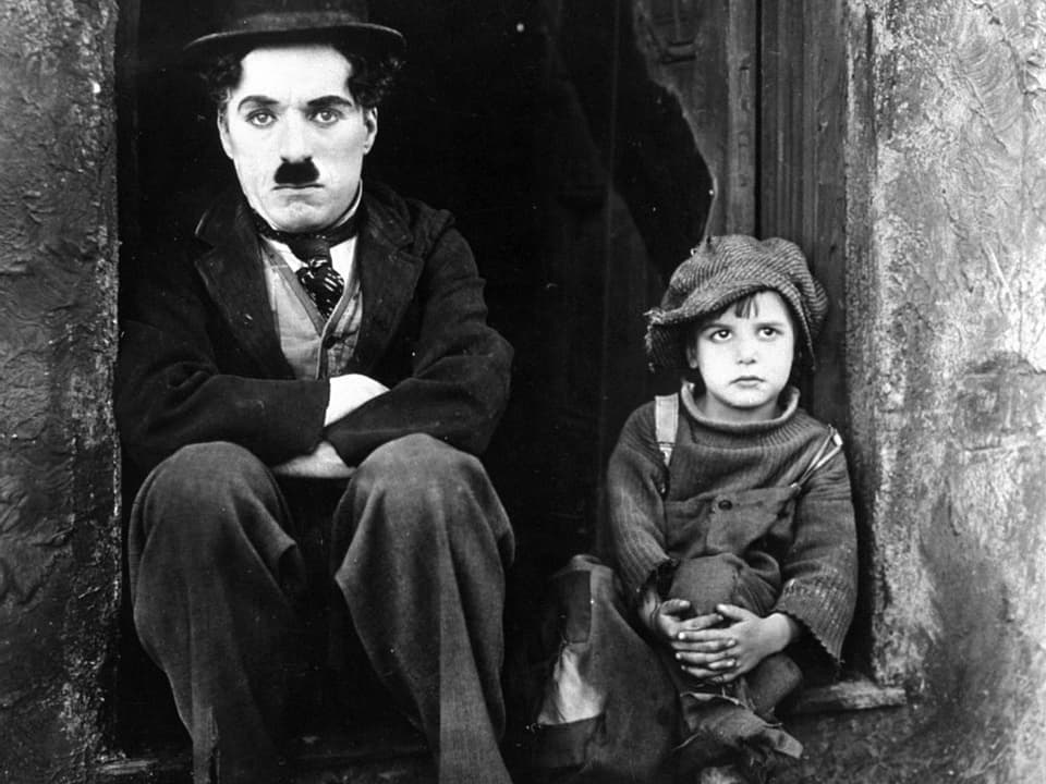 Charlie Chaplin (linke Seite) mit Jackie Coogan