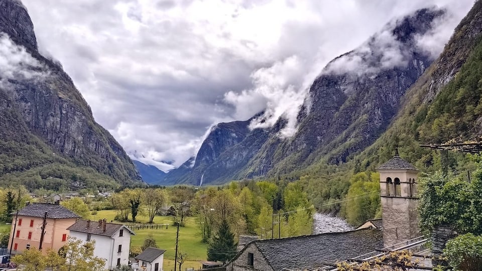 Cevio/TI Aufhellungen nach dem langersehnten Regen.