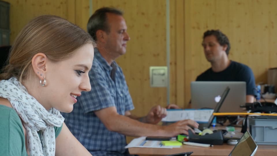 Produktionsleiter Bruno Zus, Redaktorin Franziska Egli und Kameramann Brian Gottschalk.