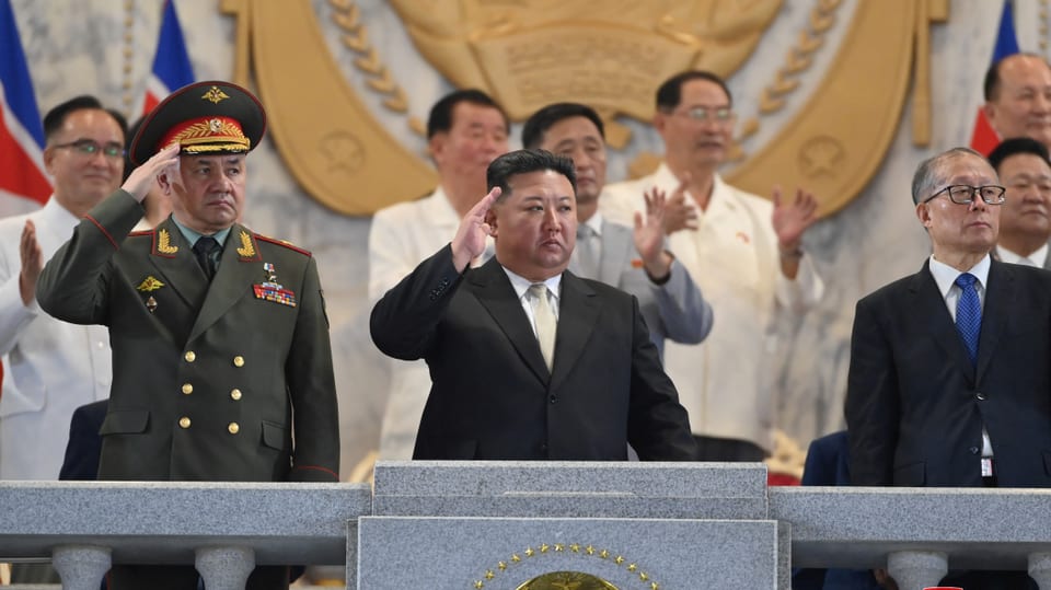 Kim Jong-Un mit Schoigu und Li Hongzhong