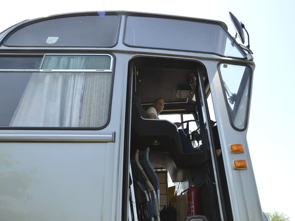 Der 1960er FBW Flughafenbus ist ein sogenannter «Hochlenker»: Das Cockpit befindet sich auf gut 2 Metern Höhe. Nur 12 Stück wurden davon gebaut.