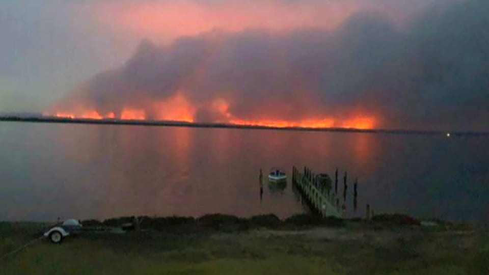 Buschbrande In Australien Menschen Drohen Von Den Flammen Eingeschlossen Zu Werden News Srf