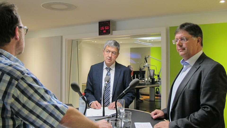Regierungsrat Willi Haag und SVP-Kantonsrat Willi Huser im Gespräch mit Redaktor Markus Wehrli.