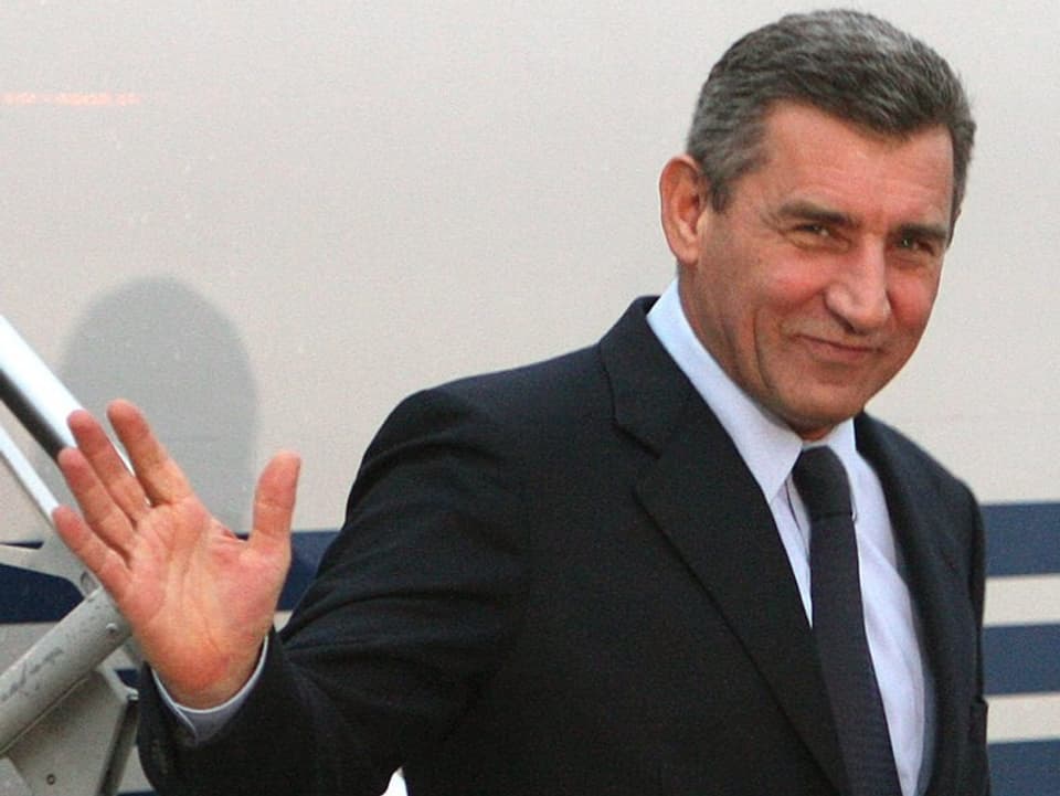 Ante Gotovina winkt in die Kamera