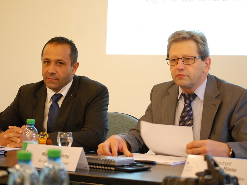 Freiburger Kripochef Florian Walser (links), stv. Generalstaatsanwalt Markus Julmy.