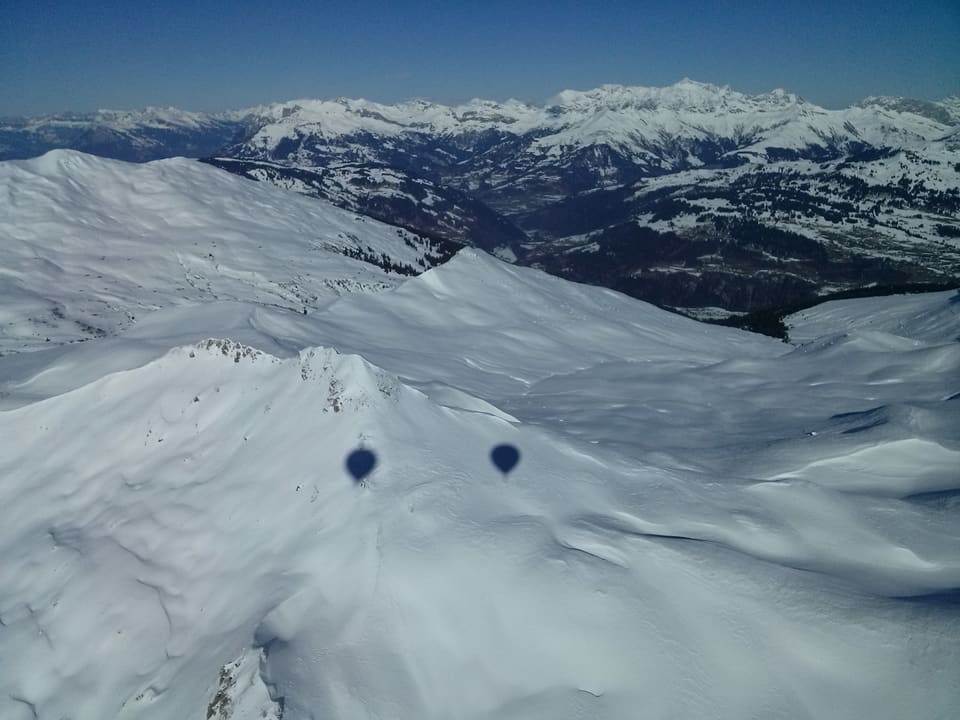 Schneelandschaft im Bereich Schanfigg - Graubünden,  Aufnahme vom Heissluftballon aus, Flughöhe 3800 Meter. 