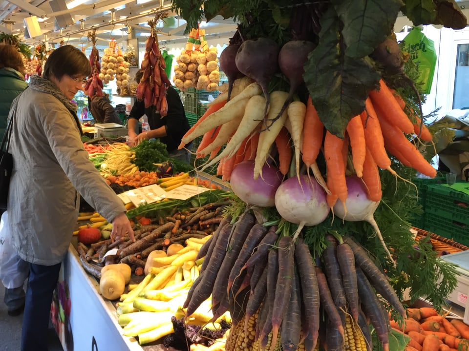 Marktstand mit Karotten