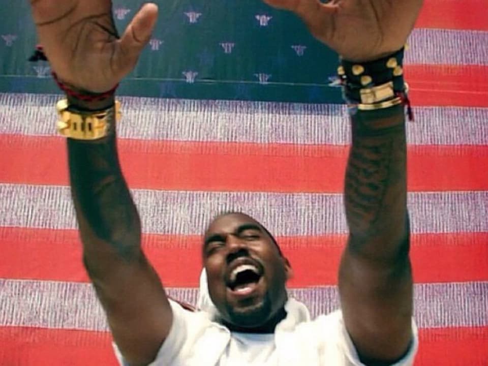 Kanye West mit Goldschmuck