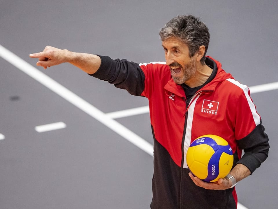 Dreh- und Angelpunkt Trainer Mario Motta weiss die Spieler zu motivieren.