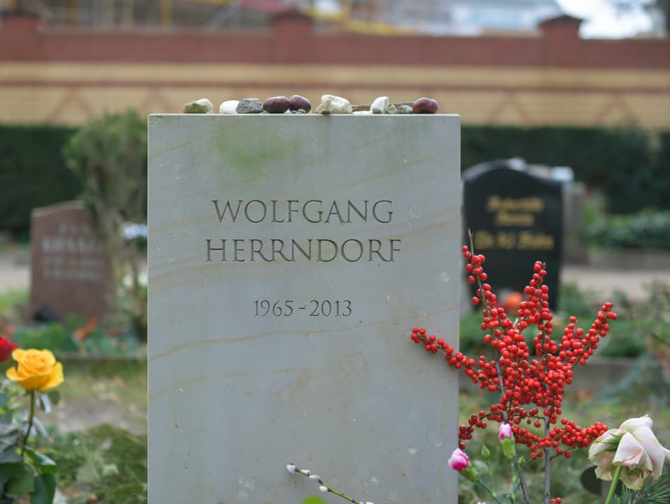 Grabstein mit der Aufschrift «Wolfgang Herrndorf, 1956-2013»