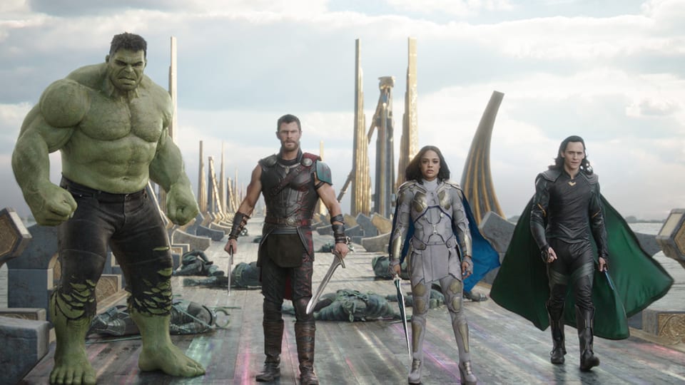 Gruppenbild mit Hulk, Thor, Valkyrie und Loki.