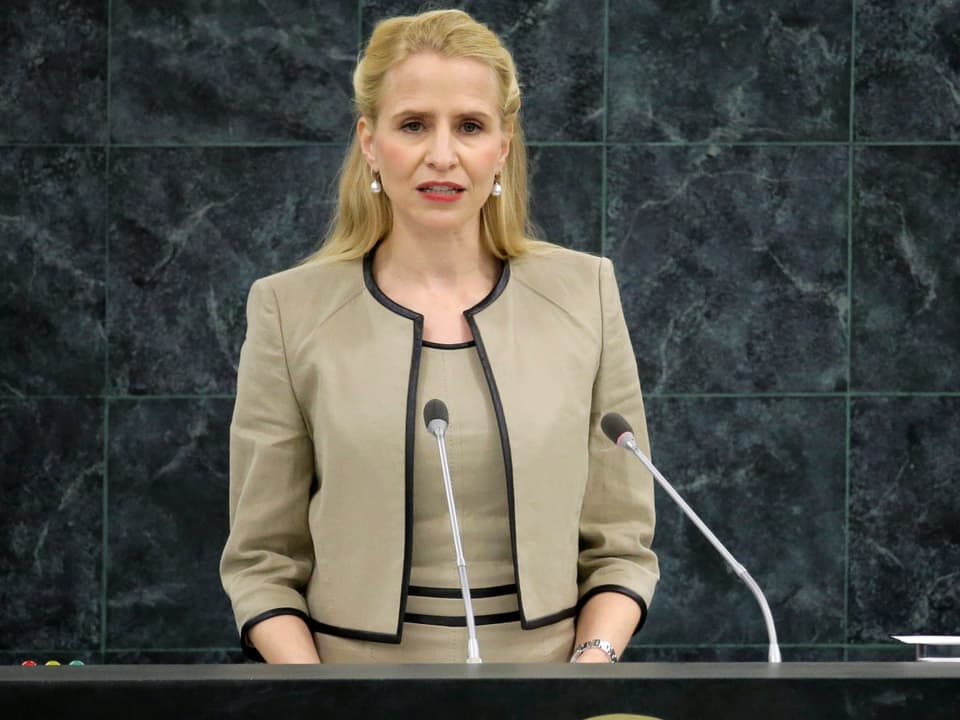 Liechtensteins Aussenministerin Aurelia Frick spricht am Rednerpult der Vereinten Nationen in New York.