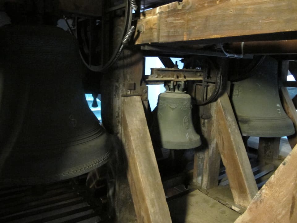 Während den «Eisheiligen» läuten die Glocken täglich für genau 19 Minuten. Hier im Glockenturm könnte es also laut werden.