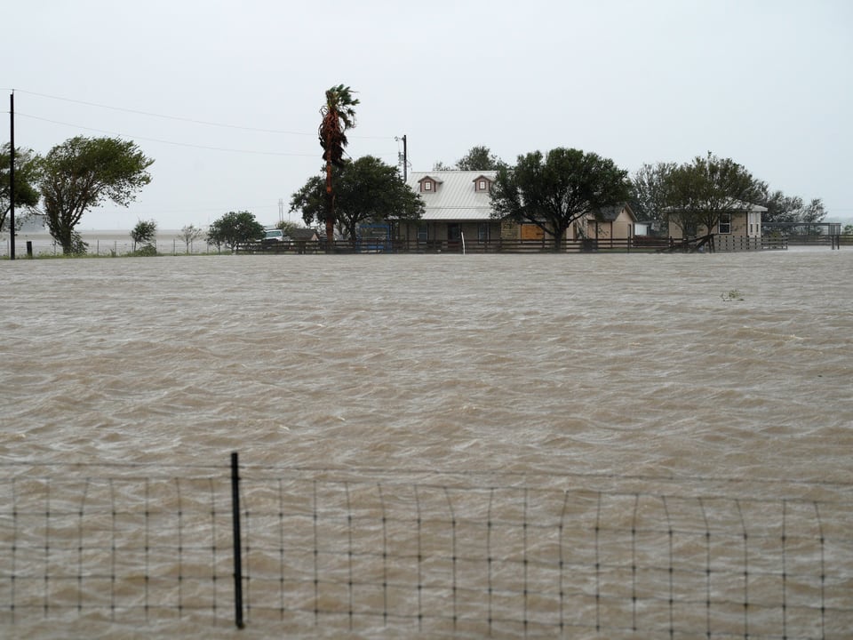 Überschwemmter Bauernhof.