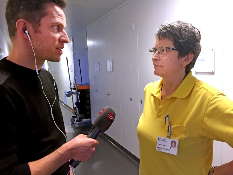 Adrian Küpfer interviewt Margreth Baumgartner.
