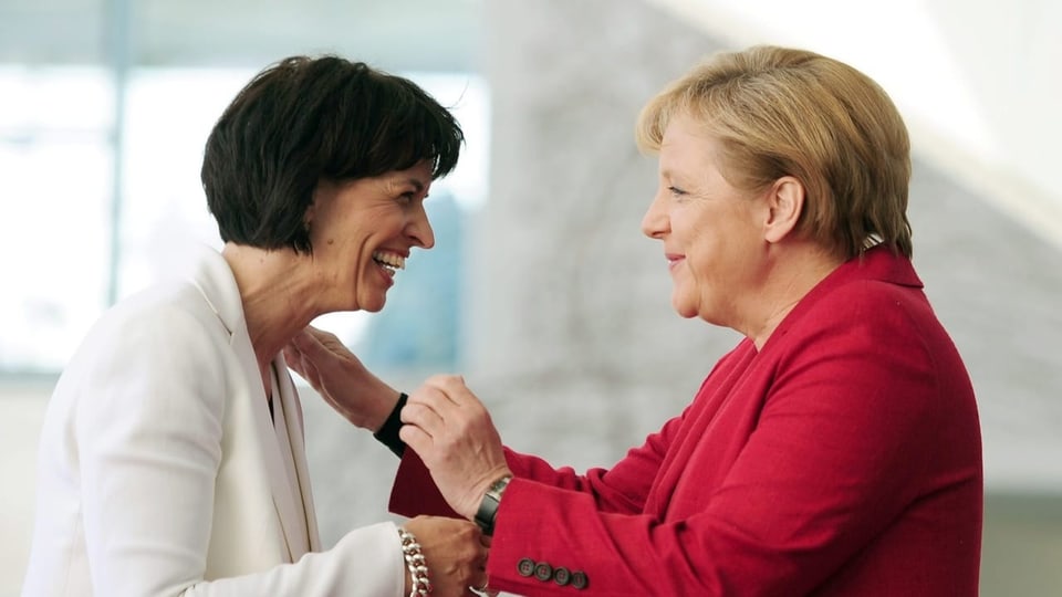 Angela Merkel begrüsst Doris Leuthard